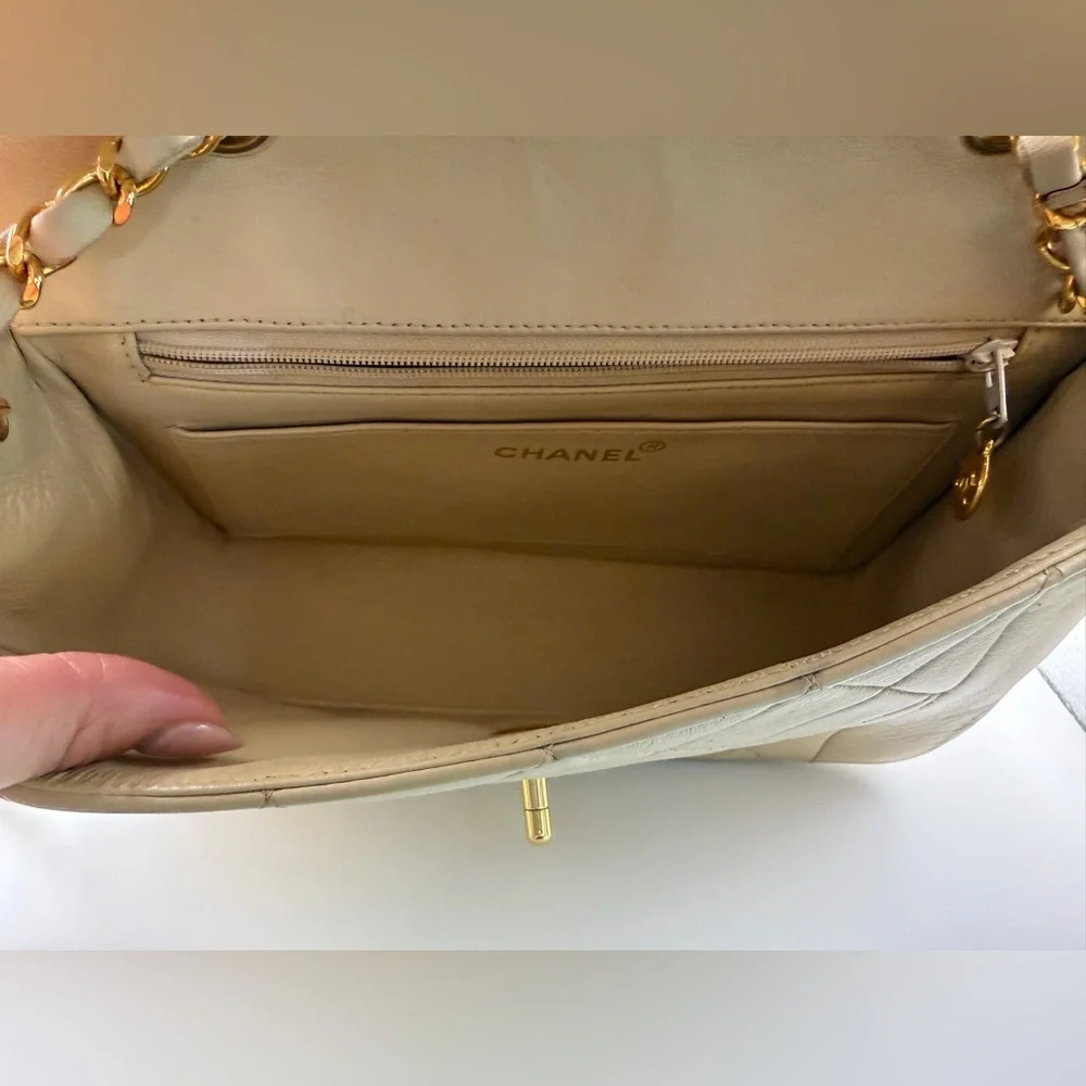 Vintage Chanel Diana Classic Flap Bag Beige Lambskin 24k Gold Hardware Bag - Picture 12 of 17